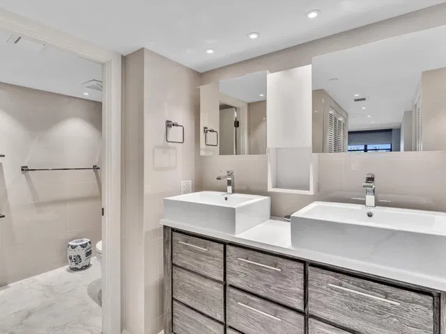 Unit 502 photo 44