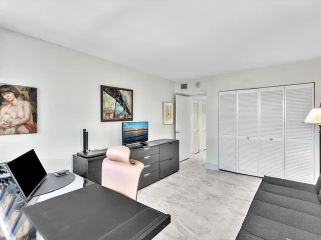 Unit 502 photo 50