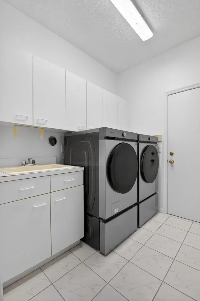 Residence photo 32