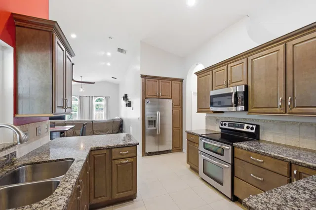 Residence photo 3