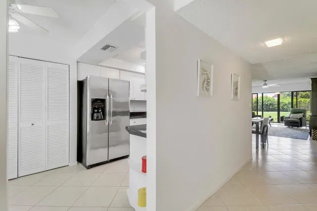Unit 412 photo 3