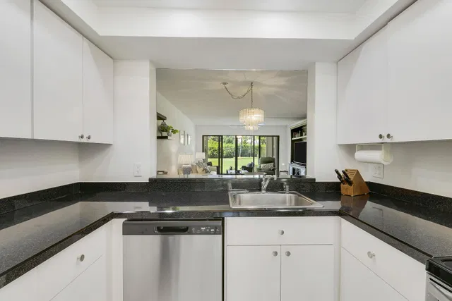 Unit 412 photo 9