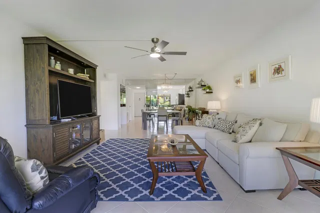 Unit 412 photo 14