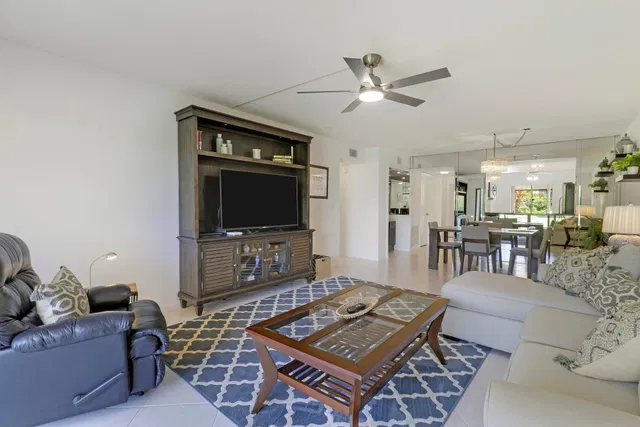 Unit 412 photo 16