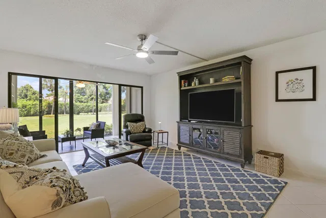 Unit 412 photo 17