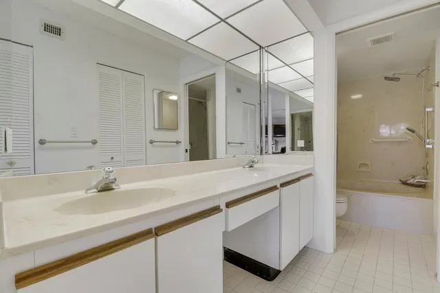 Unit 412 photo 24