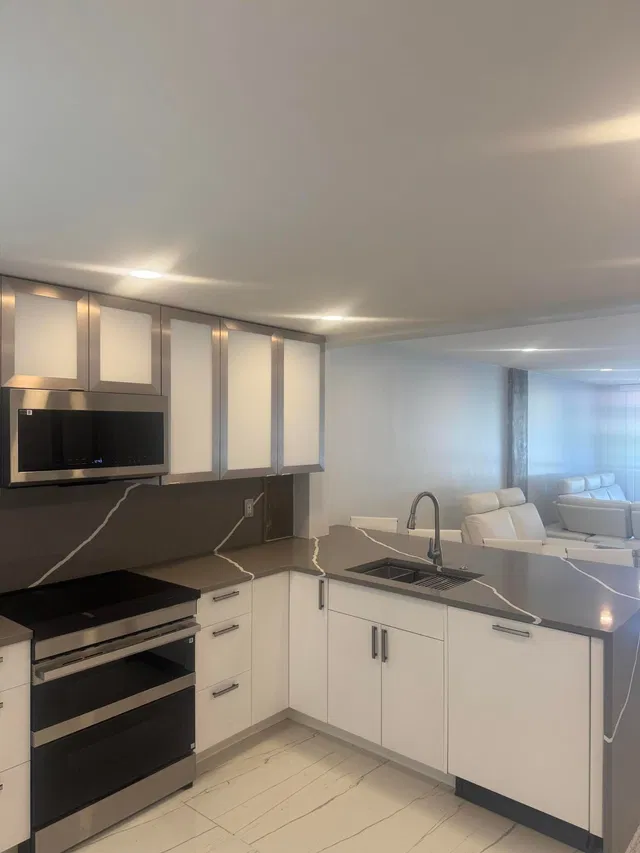 Unit 108 photo 11