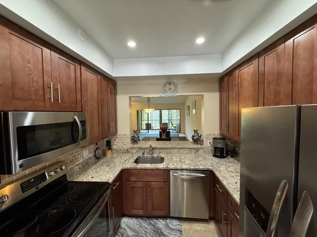 Unit 221 photo 3