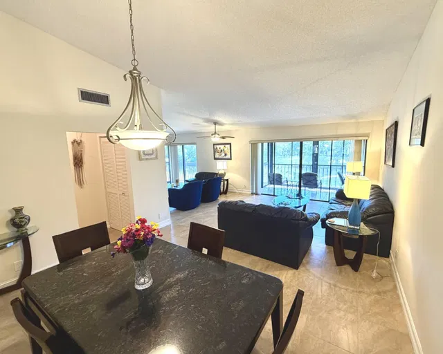 Unit 221 photo 5