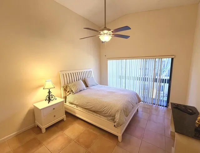 Unit 221 photo 16