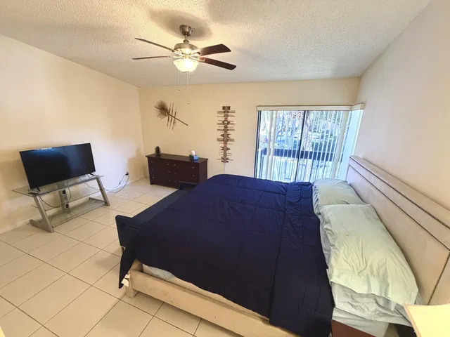 Unit 221 photo 26