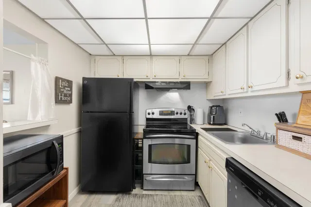 Unit 203 photo 17
