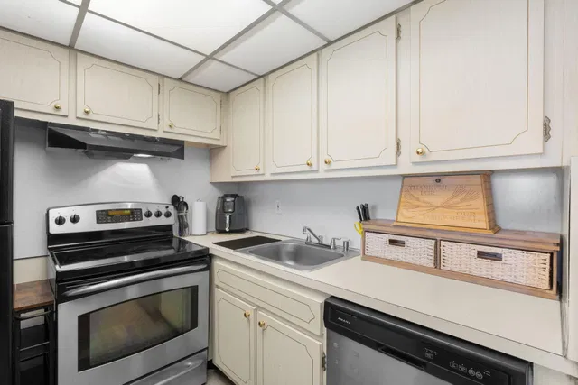 Unit 203 photo 18