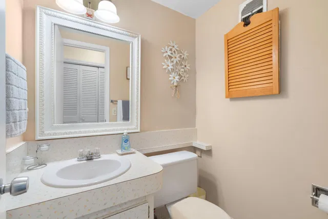 Unit 203 photo 20