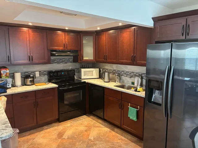 Unit 283 photo 2