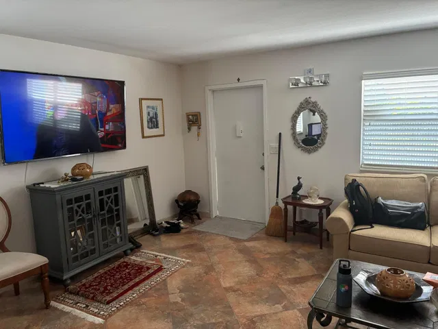 Unit 283 photo 5