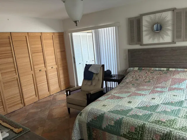 Unit 283 photo 7