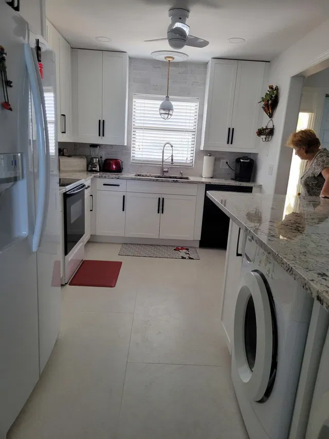 Unit 404 photo 16