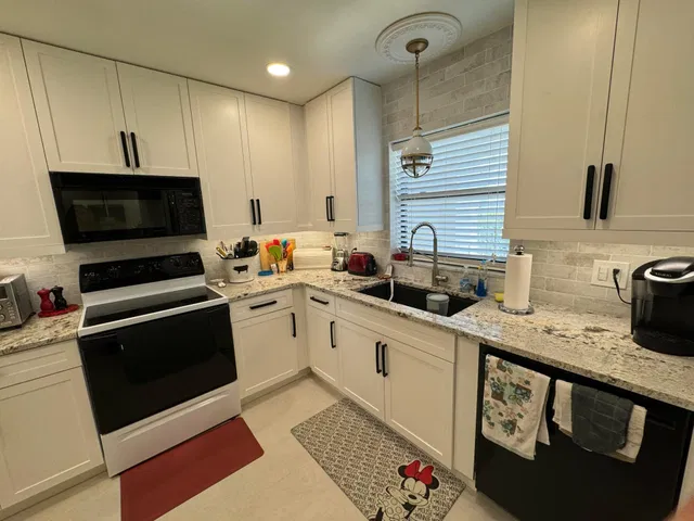 Unit 404 photo 17