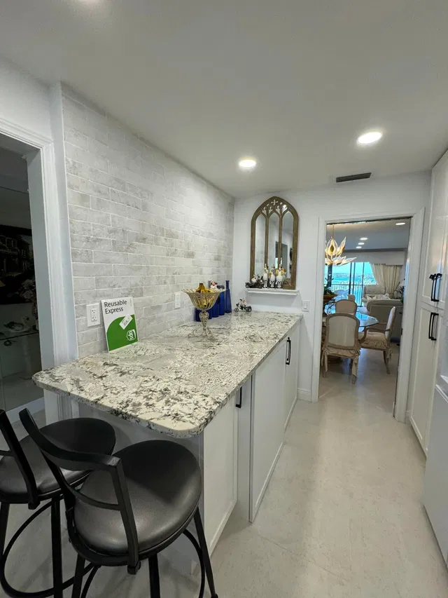 Unit 404 photo 18