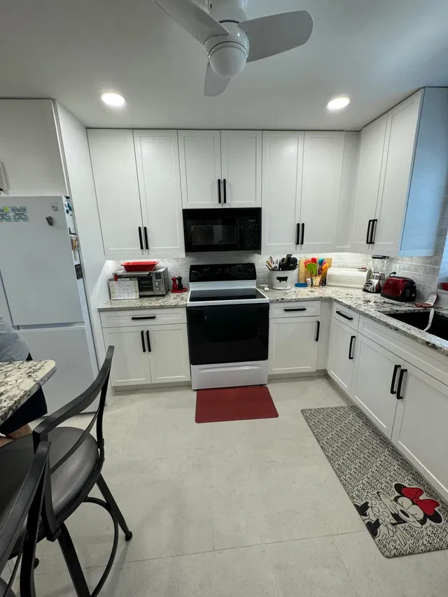 Unit 404 photo 19