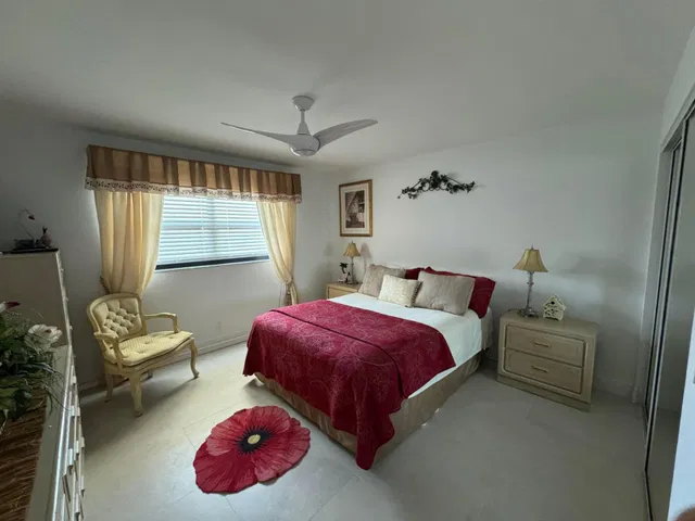 Unit 404 photo 21