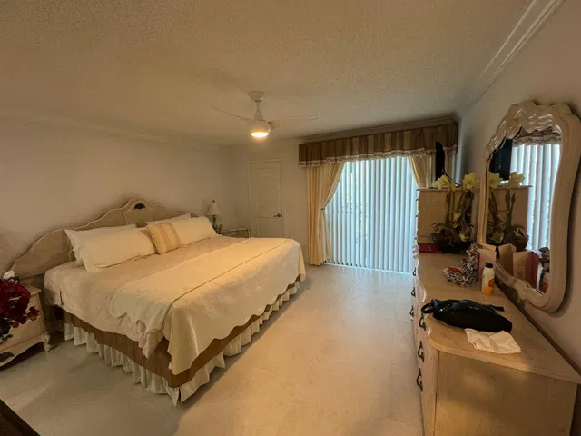 Unit 404 photo 24