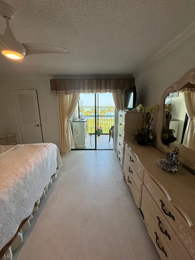 Unit 404 photo 26