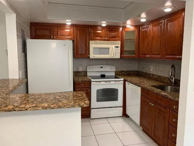 Unit 259 photo 3