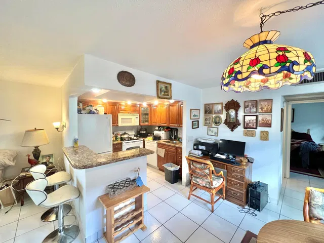 Unit 259 photo 5