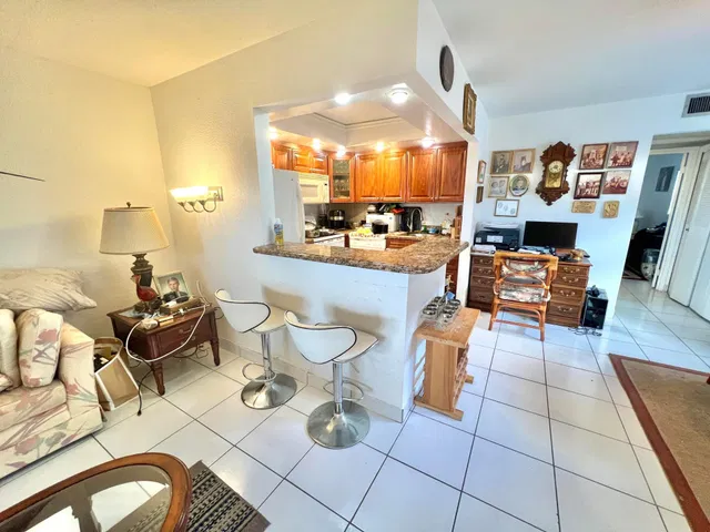 Unit 259 photo 6