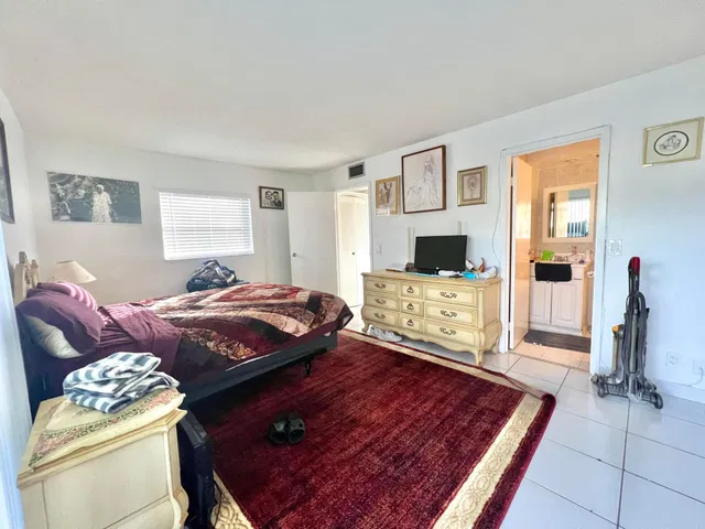 Unit 259 photo 13