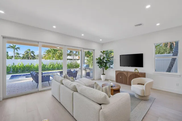 Palm Beach Shores Residence photo 16