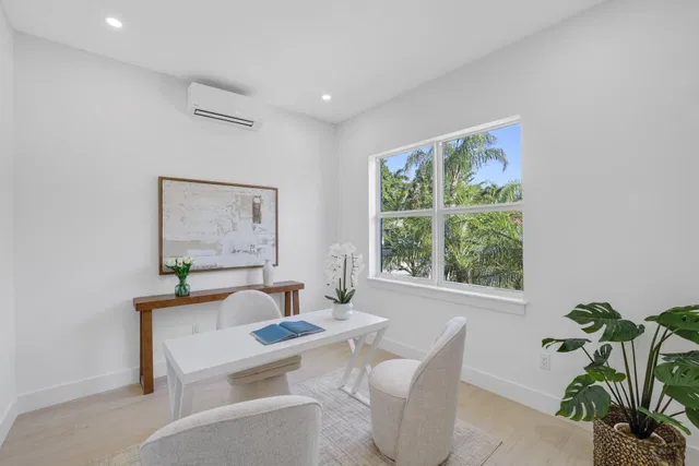Palm Beach Shores Residence photo 18