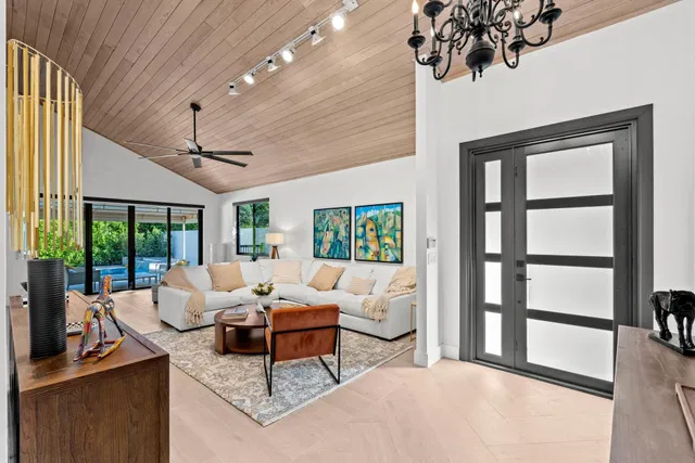 Windsor Way Residence photo 2