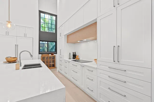 Windsor Way Residence photo 11