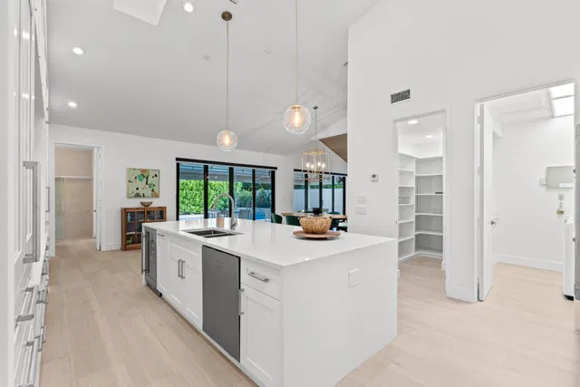 Windsor Way Residence photo 12