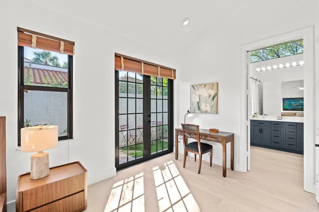 Windsor Way Residence photo 18