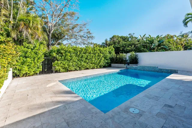Windsor Way Residence photo 25