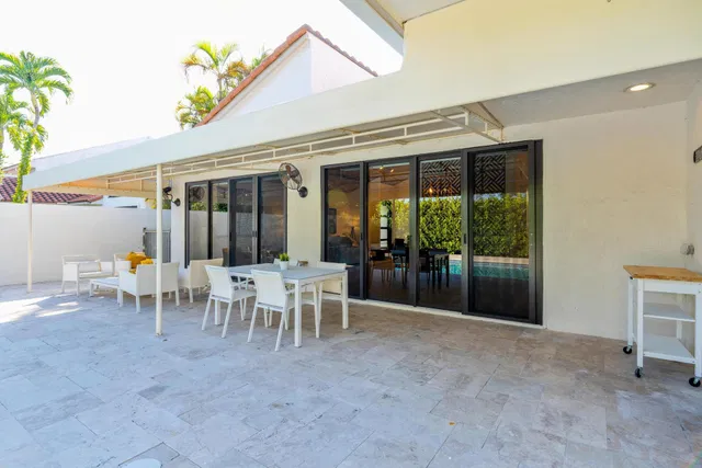 Windsor Way Residence photo 29