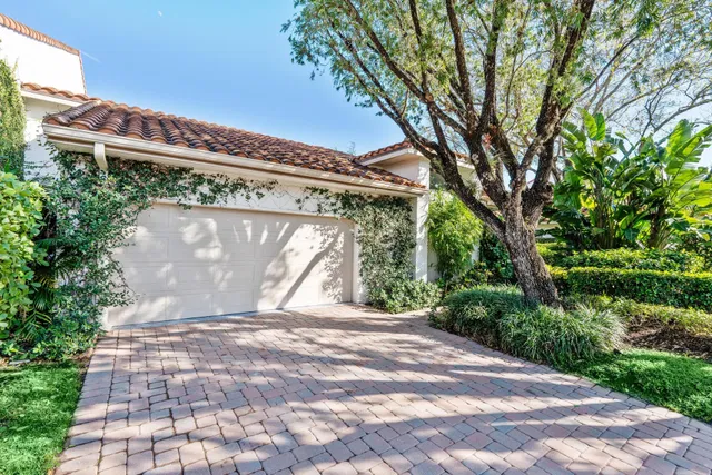 Windsor Way Residence photo 33