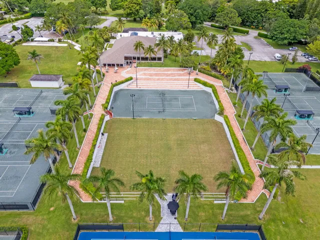 Windsor Way Residence photo 41