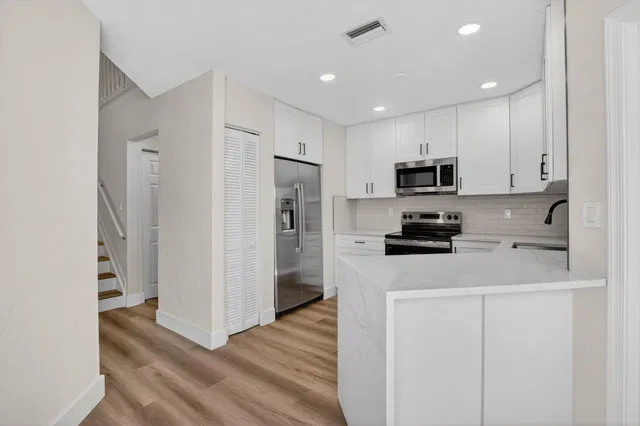  Residence photo 8