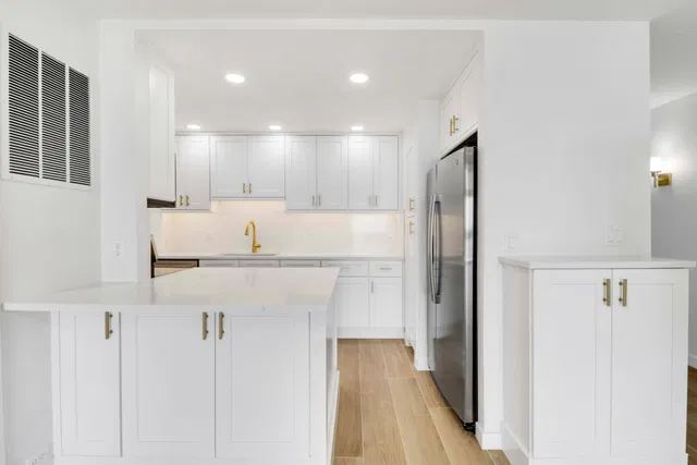 Unit 903 photo 13