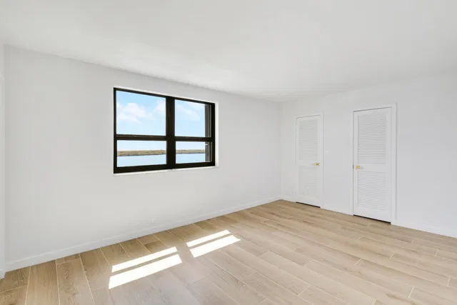 Unit 903 photo 19