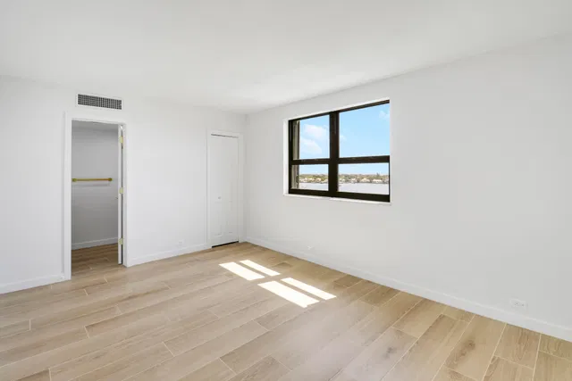 Unit 903 photo 20