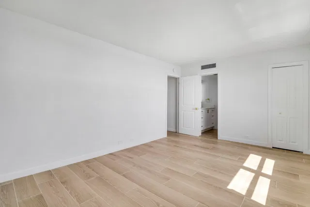 Unit 903 photo 21