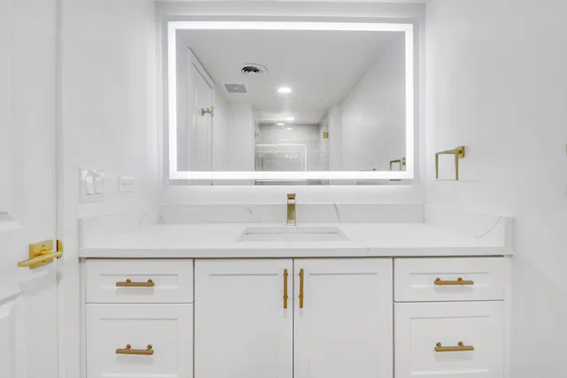 Unit 903 photo 24