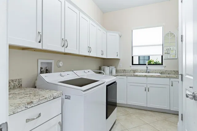 Residence photo 30