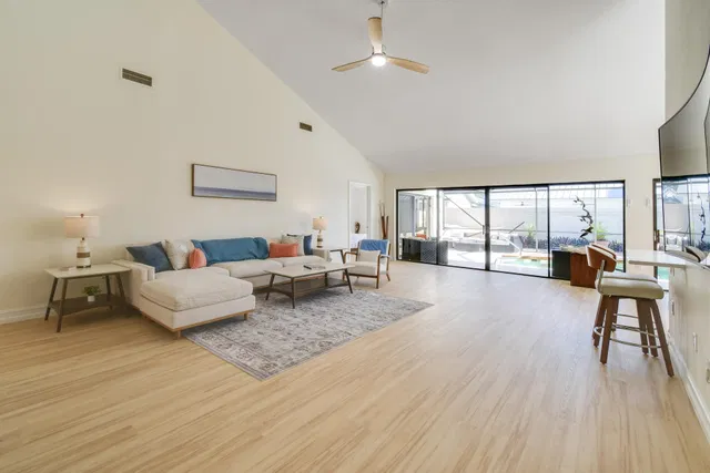  Residence photo 8